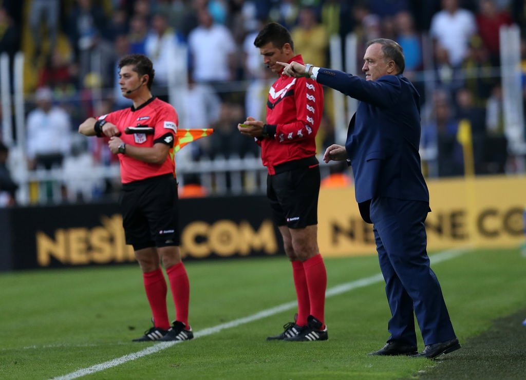 Fenerbahçe’de 3 oyuncu kadro dışı  .