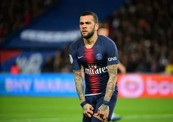 Dani Alves ülkesine döndü