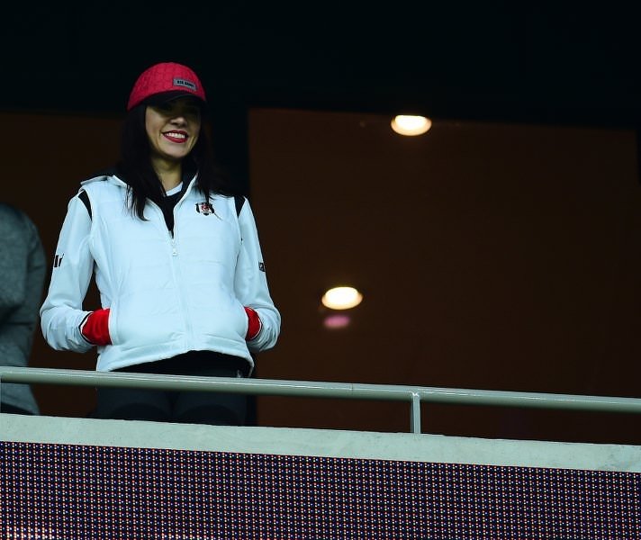 Şükran Ovalı, üçlü çektirdi