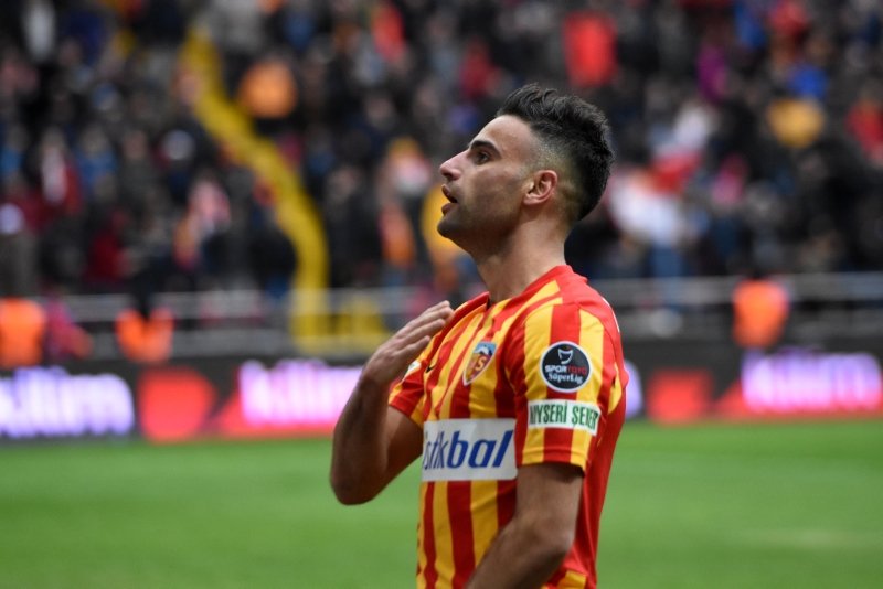 Galatasaray Deniz Türüç ile anlaştı