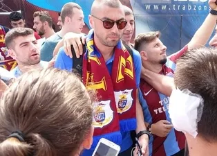 Trabzonspor kafilesi meşalelerle uğurlandı