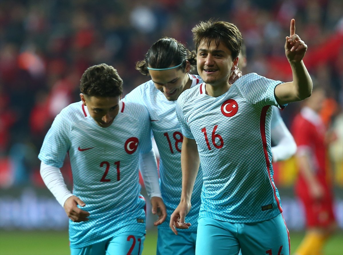 Cengiz Ünder Premier Lig’e transfer oldu