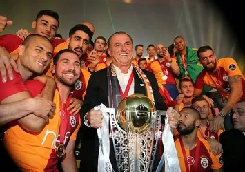 Aslan bir kupa daha istiyor