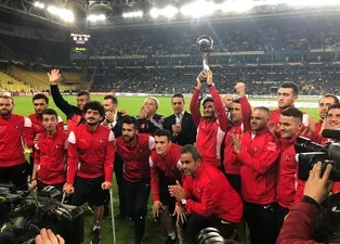 Dünya İkincisi Milliler Kadıköy'de