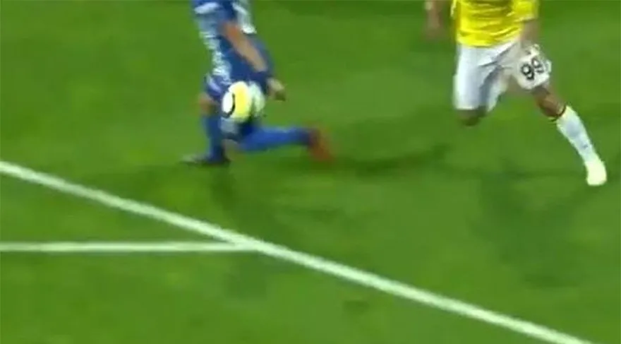 Kasımpaşa-Fenerbahçe maçında tartışma yaratan pozisyonlar - 1
