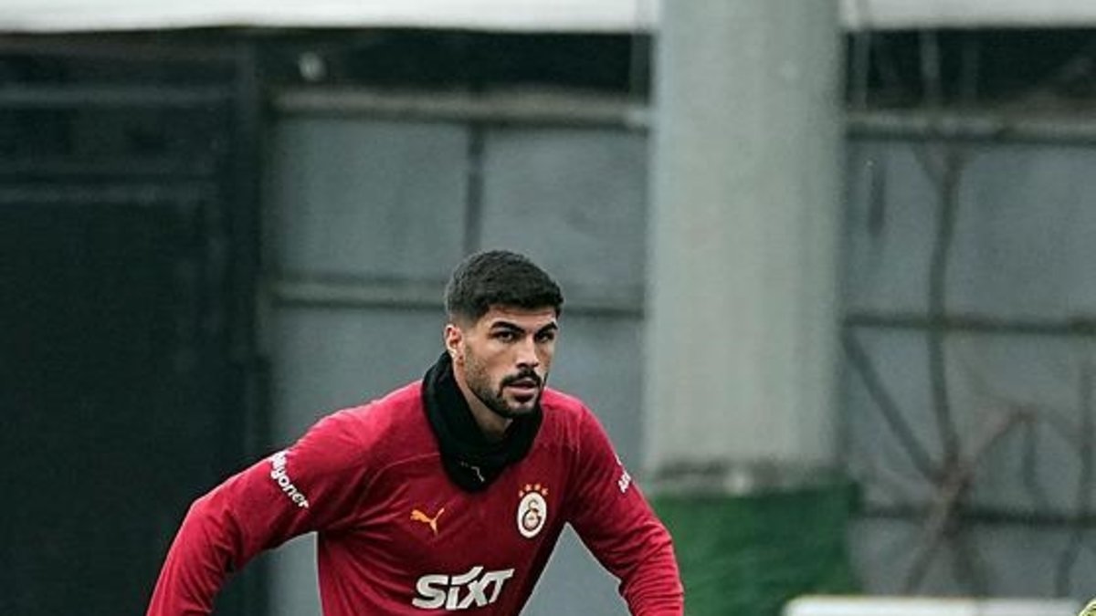 Galatasaray'da yeni transfer Eren Elmalı ilk antrenmanına çıktı! Galatasaray'da yeni transfer Eren Elmalı ilk antrenmanına çıktı!