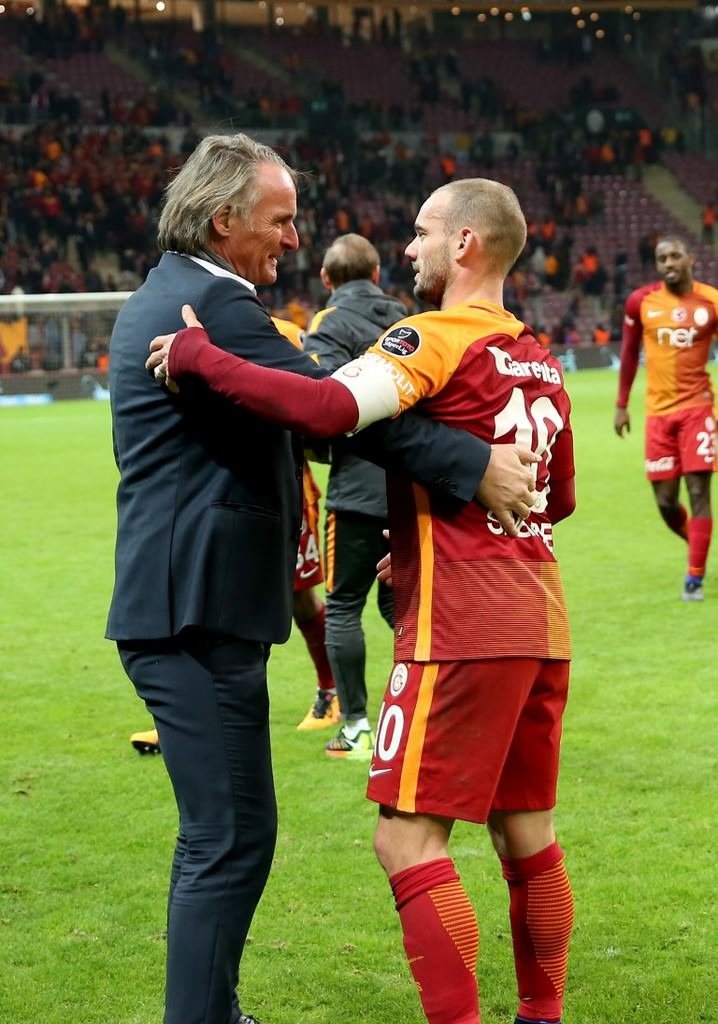 Sneijder transfer iddialarına cevap verdi