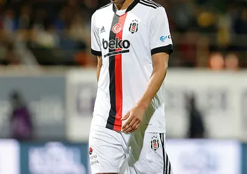 Beşiktaş'ta yabancı krizi! Ayrılmak istemiyor