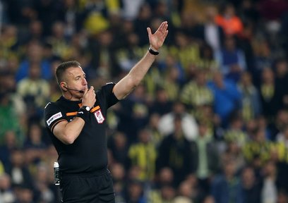 Fenerbahçe - Sivasspor maçında kırmızı kart çıktı!