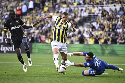 Fenerbahçe’nin gol yükünü Edin Dzeko sırtlandı!
