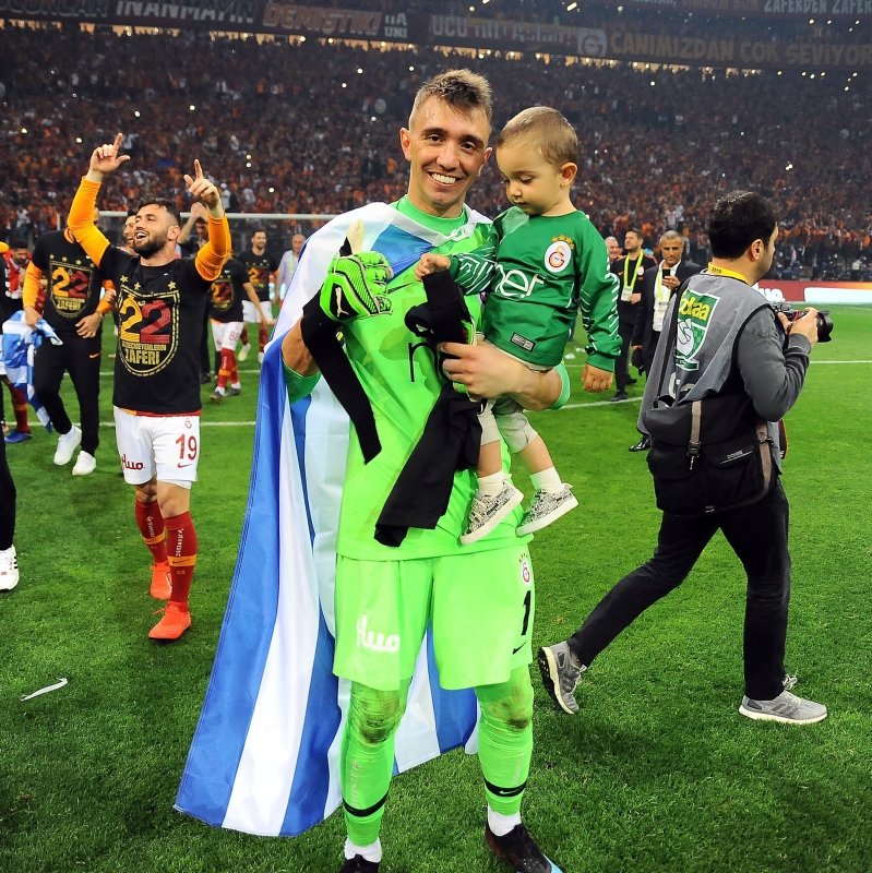 Galatasaray şampiyonluğu böyle kutladı! İşte görüntüler