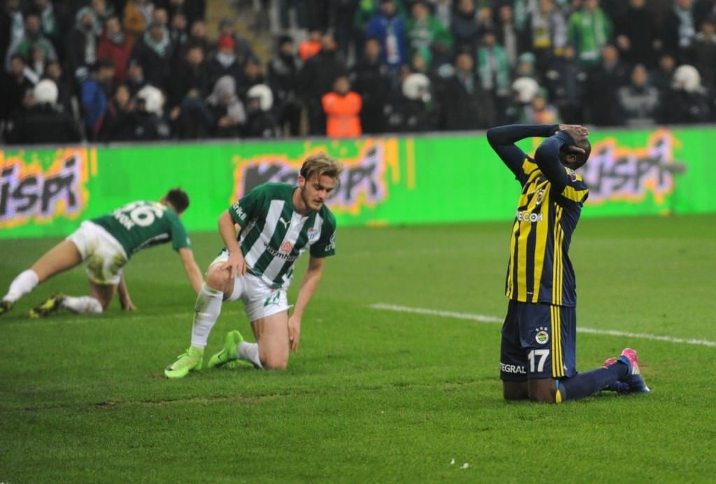 Bursaspor-Fenerbahçe karşılaşmasından kareler