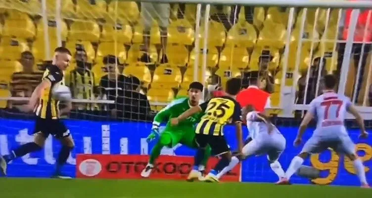 Antalyaspor'dan Fenerbahçe maçında penaltı isyanı! İşte o pozisyon - 1