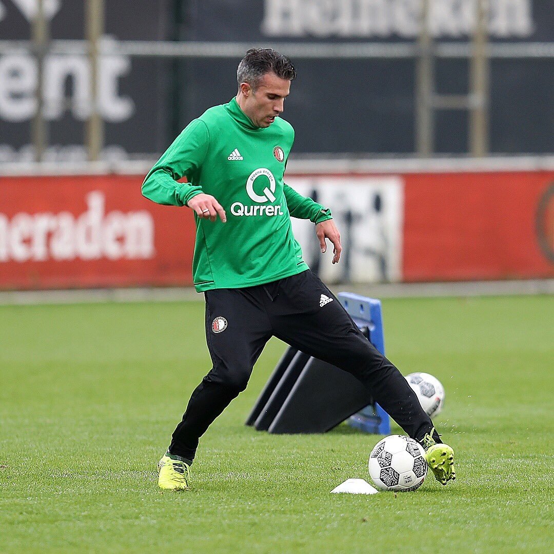 Feyenoord’ta van Persie depremi!