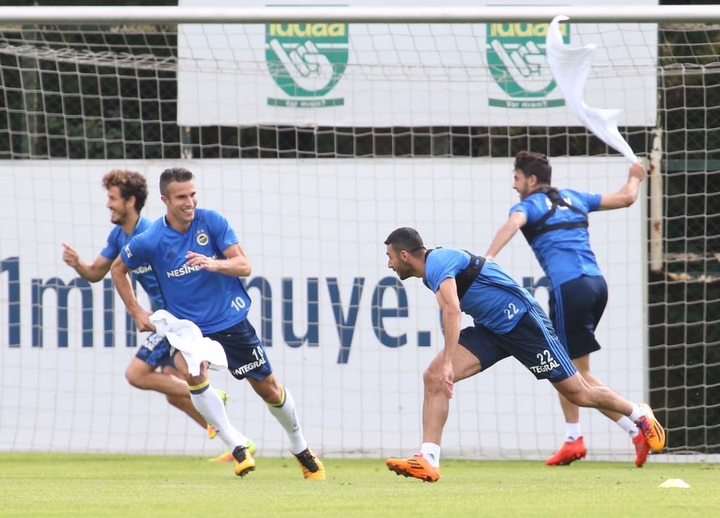 Robin van Persie herkesi şaşırttı!