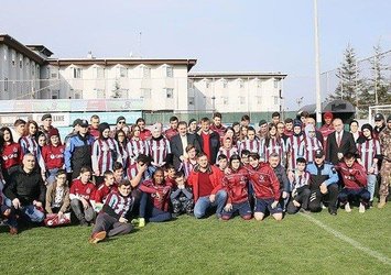 Kimsesiz çocuklar Trabzonspor antrenmanını ziyaret etti