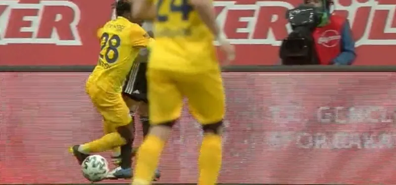 Beşiktaş-Ankaragücü maçında 2. penaltı kararı! İşte o pozisyon - 1