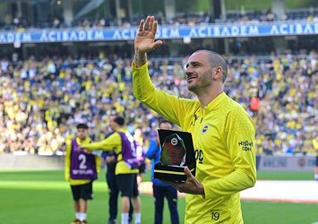 Futbolu bırakan Bonucci'ye plaket takdim edildi!