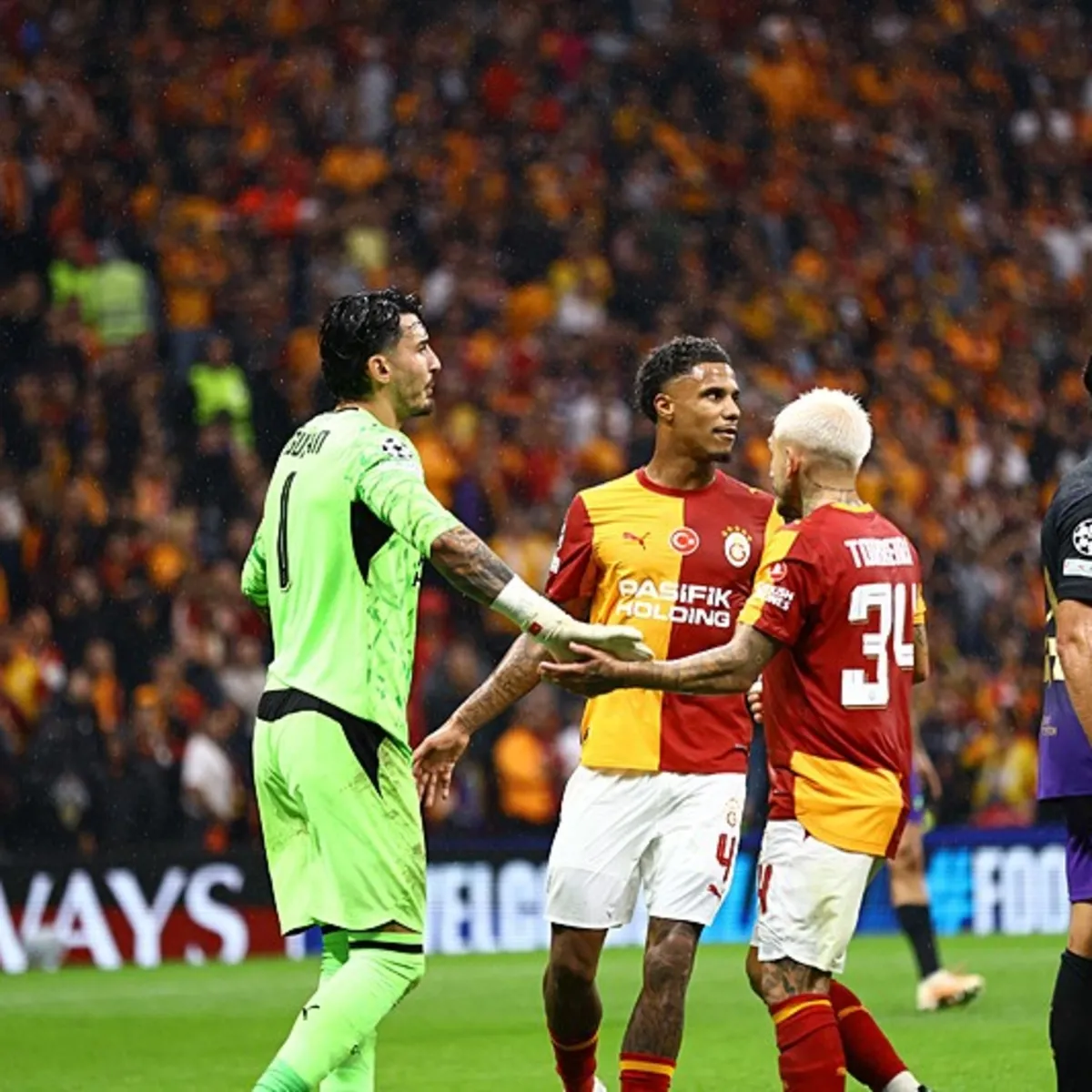 Galatasaray'da Torreira sakatlandı, Barcelona maçına devam edemedi