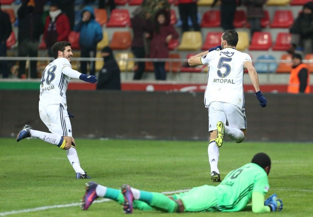 Kayserispor-Fenerbahçe karşılaşmasından kareler