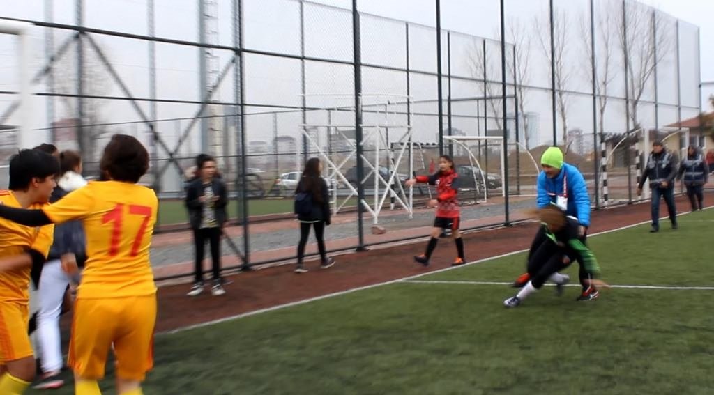Kayseri’de kadın futbolcular kavga etti