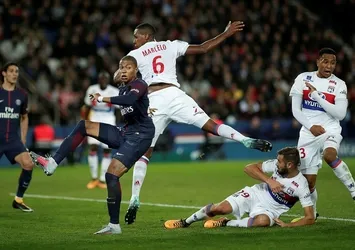 Marcelo Guedes kendi kalesine attı!