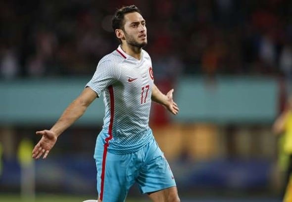 Hakan Çalhanoğlu dünya devine transferini açıkladı!