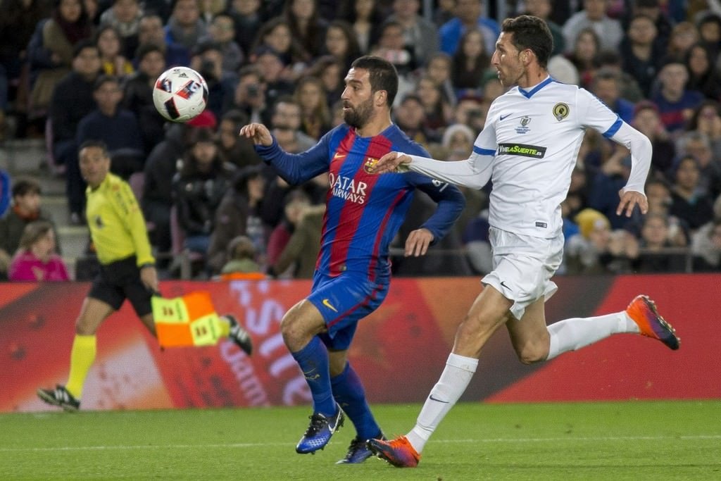 Barcelona, Arda Turan’ı satmaya sıcak bakıyor!