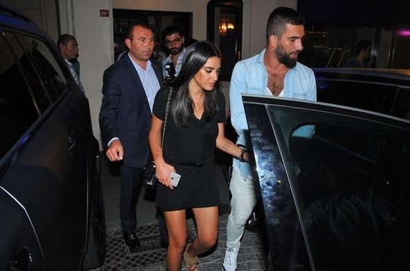 Aslıhan Doğan’dan Arda Turan’a barış mesajı