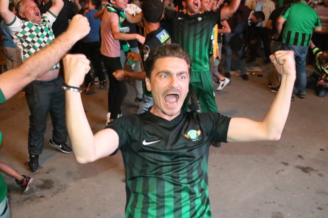 Akhisar sokağa döküldü!