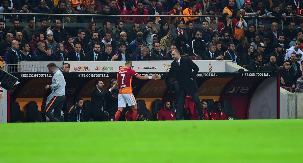 Galatasaray’da taşlar yerinden oynadı