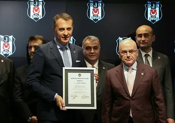 Beşiktaş'ta yeni yönetim mazbatasını aldı