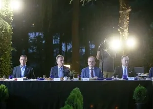 Futbol camiası iftarda bir araya geldi! Mustafa Cengiz, Ali Koç, Fikret Orman...