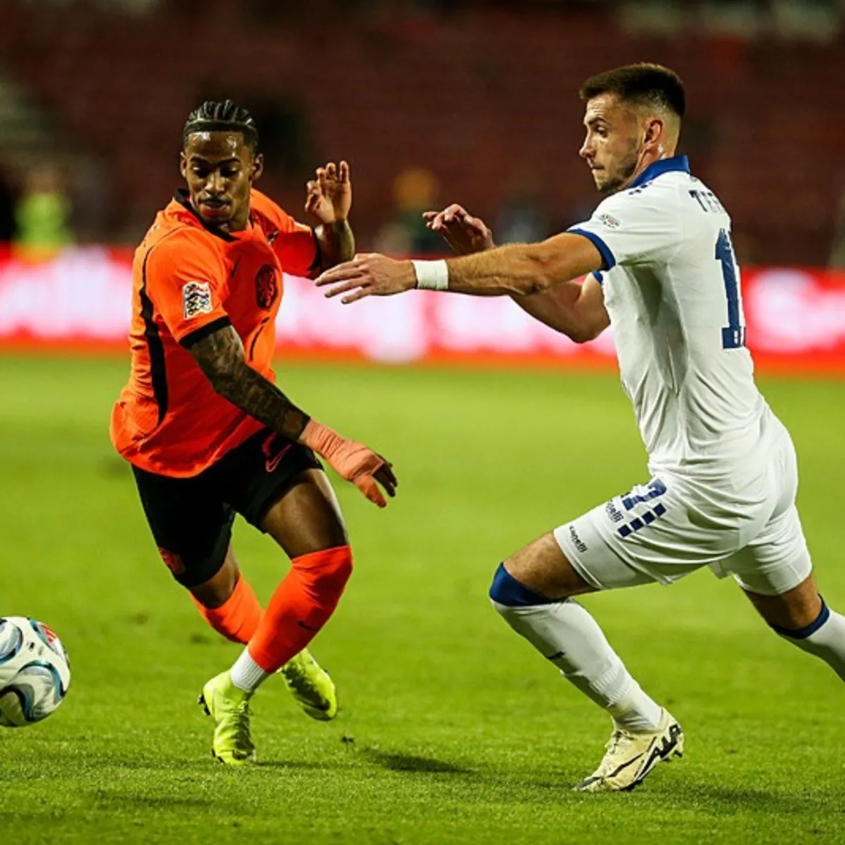 Hollanda, evinde Sırbistan'ı 2-1 mağlup etti
