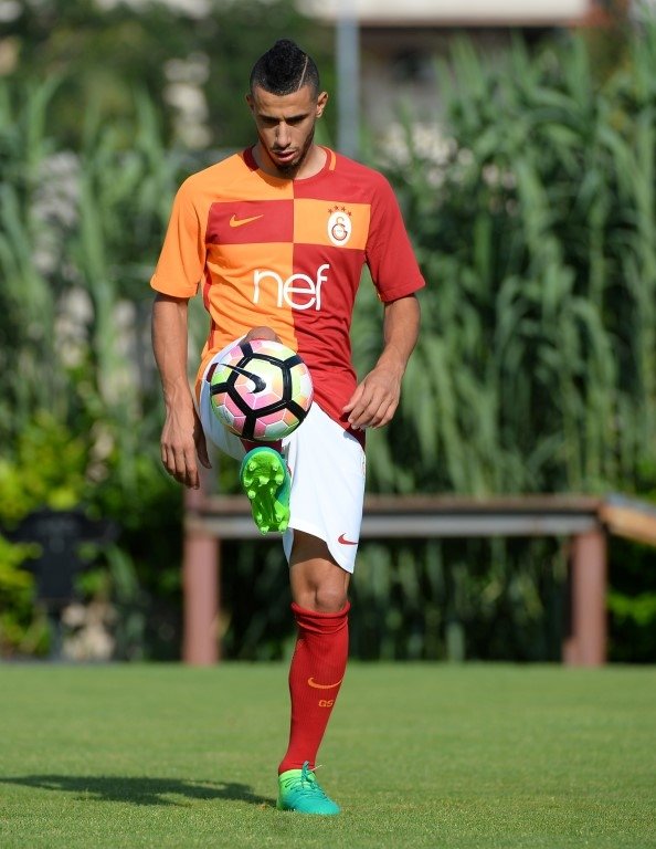 Taraftar sordu, Belhanda cevapladı