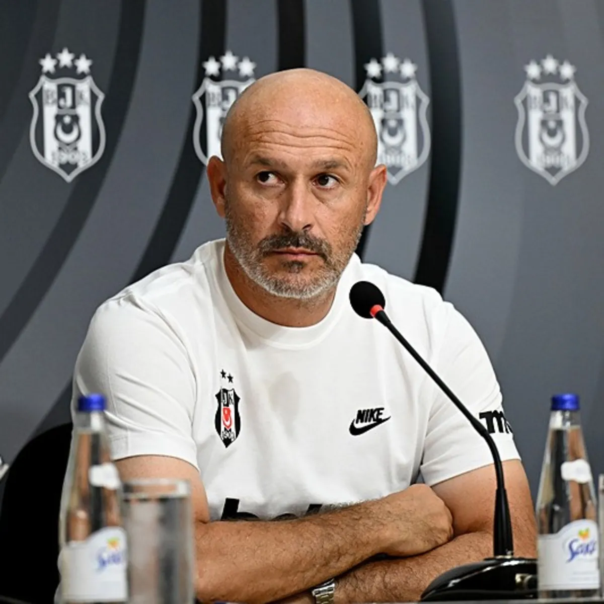 Beşiktaş Teknik Direktörü Vincenzo Italiano'dan Leandro Trossard açıklaması! Hradec Kralove maçında süre alacak mı?