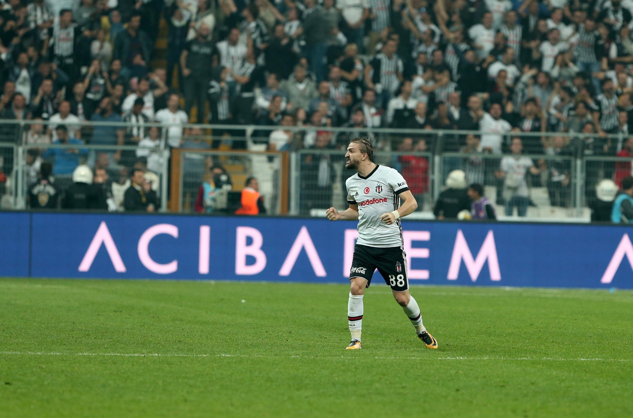 Caner Erkin’e büyük şok!