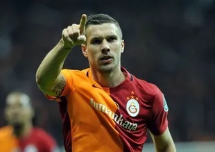 Podolski'den Fenerbahçelileri çıldırtacak paylaşım!