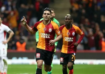 Falcao'dan dans şov