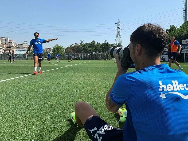 Fenerbahçe'de Mesut Özil foto muhabiri oldu! - 1