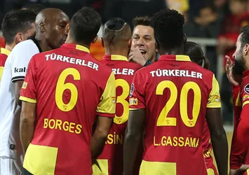 İzmir'de VAR ile penaltı kararı!