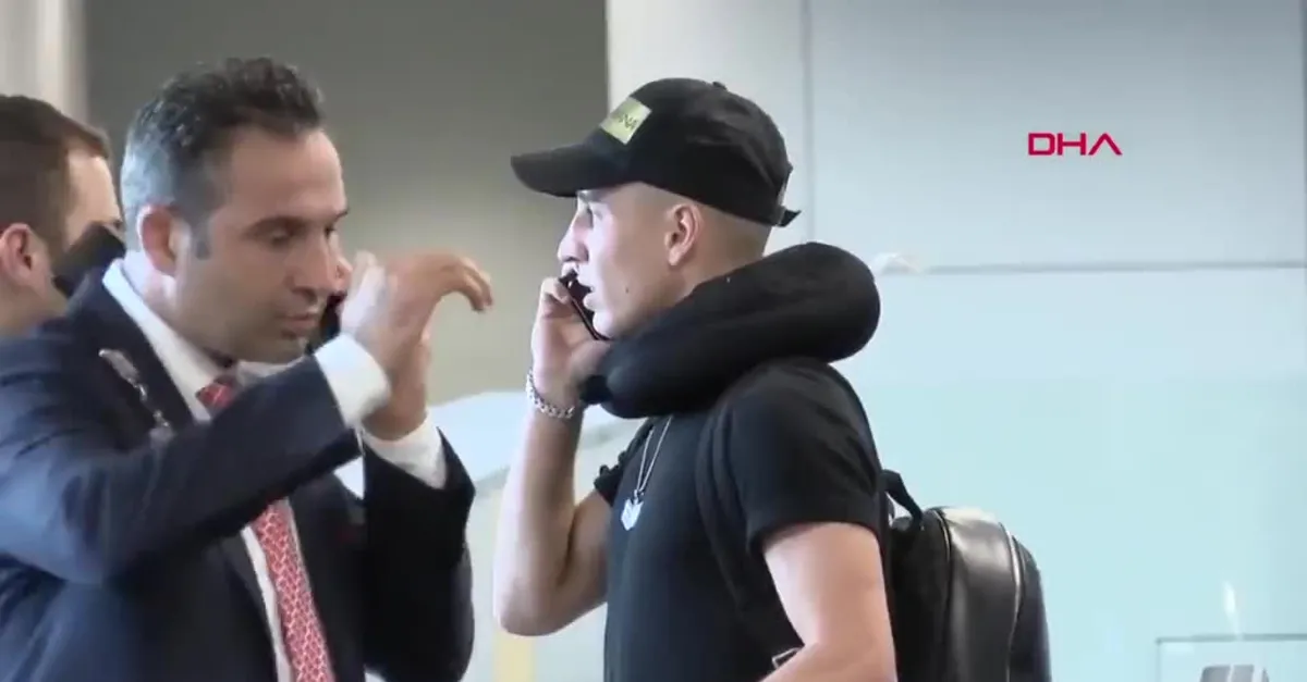 Galatasaray'ın yeni transferi Emre Mor İstanbul'a geldi!