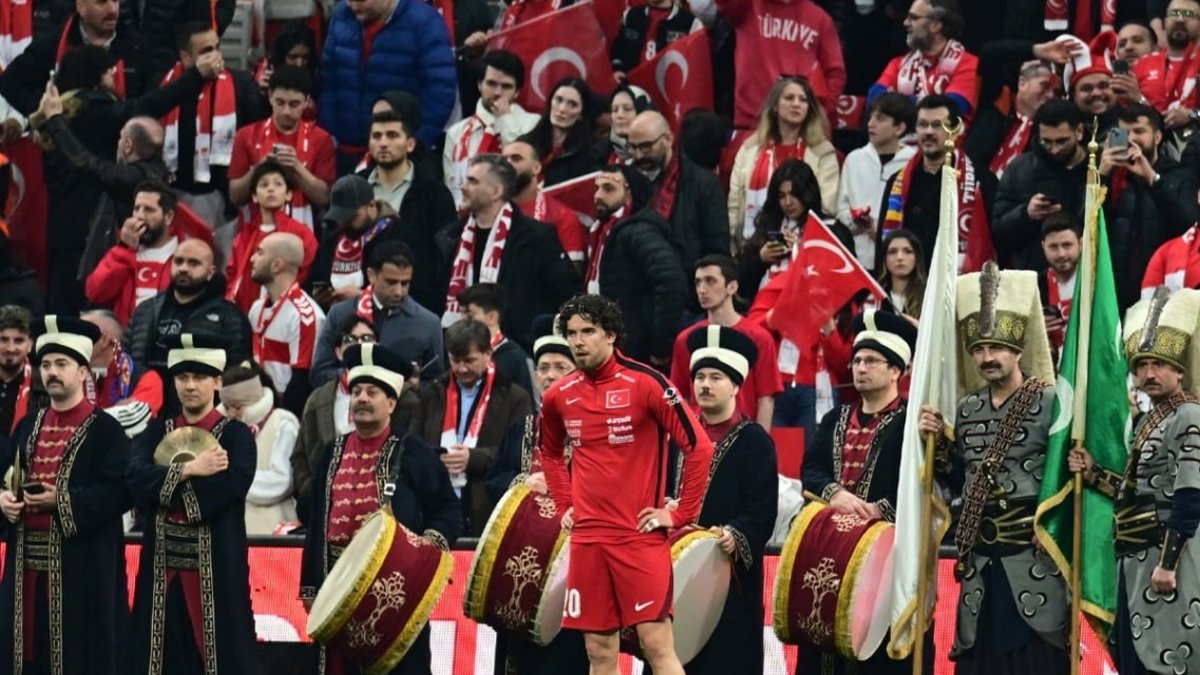 Türkiye-Romanya maçı öncesi Mehter Marşı'ya coştuk!