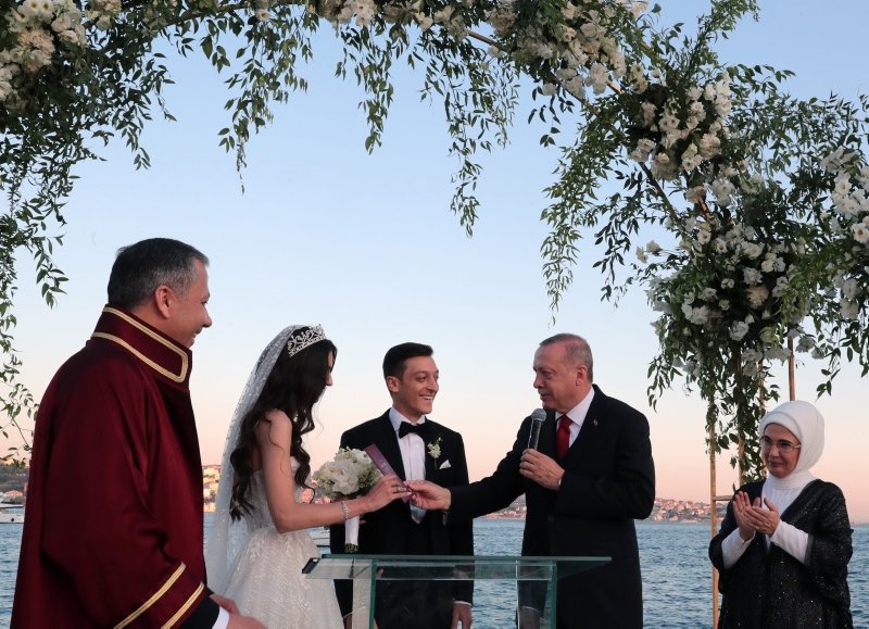Mesut Özil ve Amine Gülşe evlendi! Başkan Erdoğan nikah şahidi oldu...