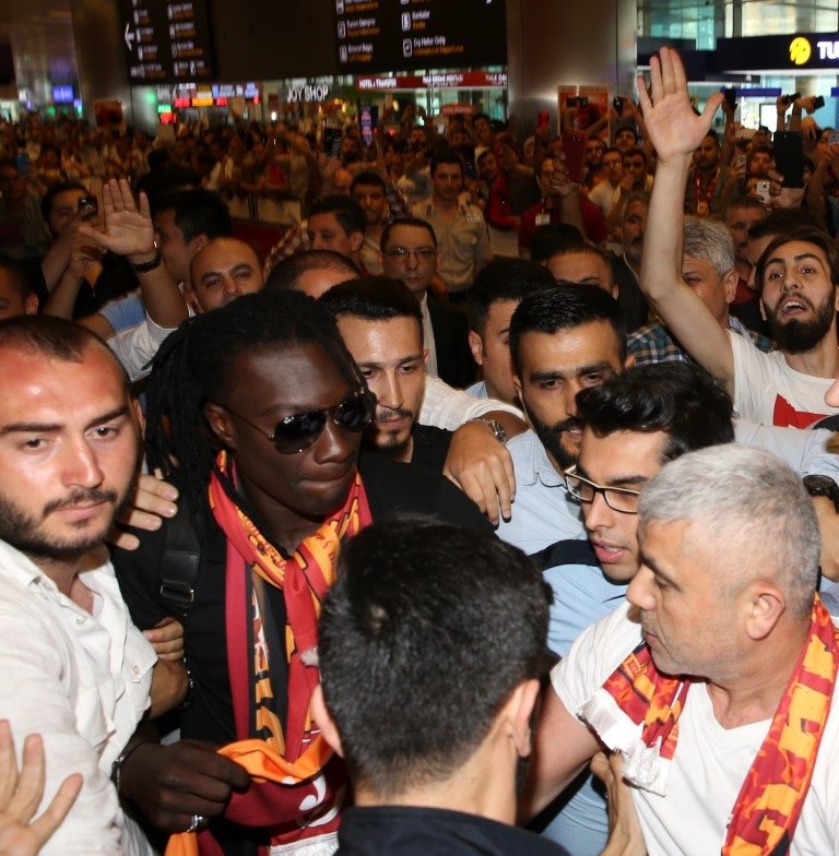 Bafetimbi Gomis araca bindi o soruyu sordu