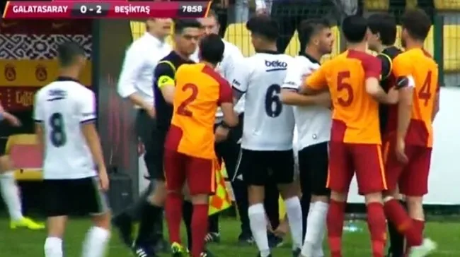 Galatasaray - Beşiktaş U21 derbisinde olay çıktı! - 2
