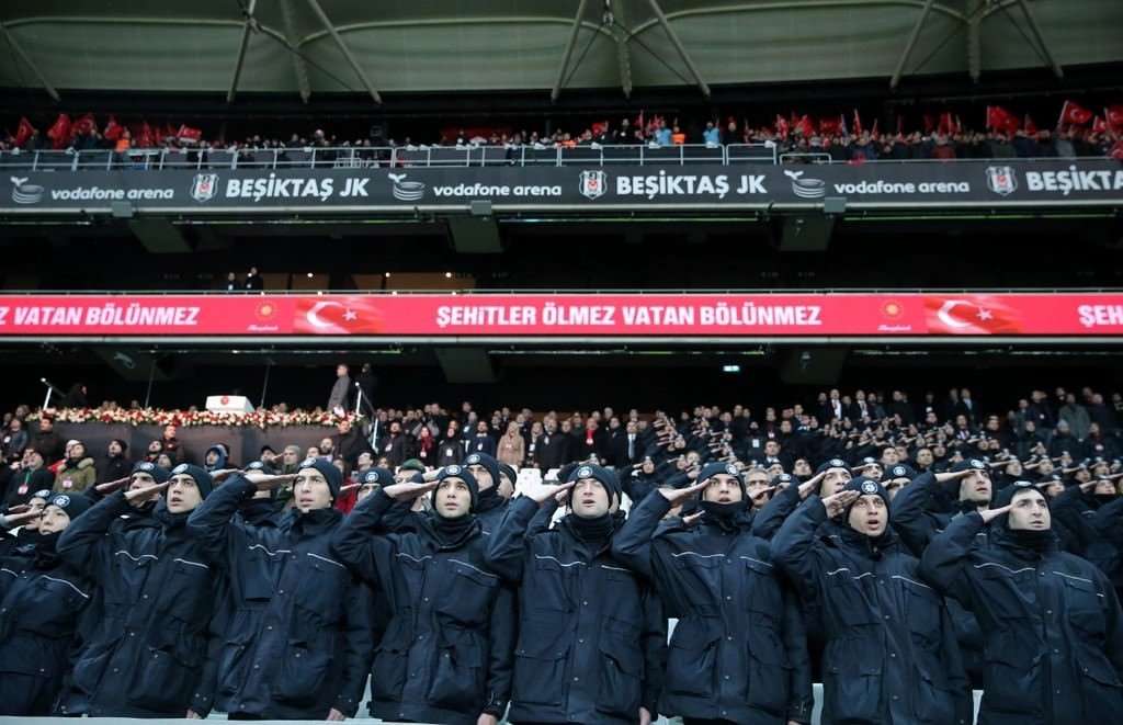 Yıldızlar teröre karşı sahaya indi