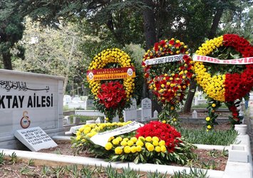 Metin Oktay kabri başında anıldı!
