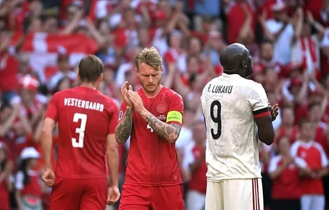Son dakika EURO 2020 haberi: Danimarka Belçika maçının 10. dakikasında oyun Christian Eriksen için durdu! - 3