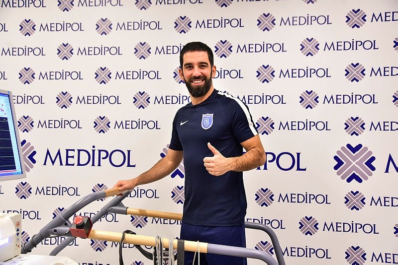 Arda Turan resmen Başakşehir’de